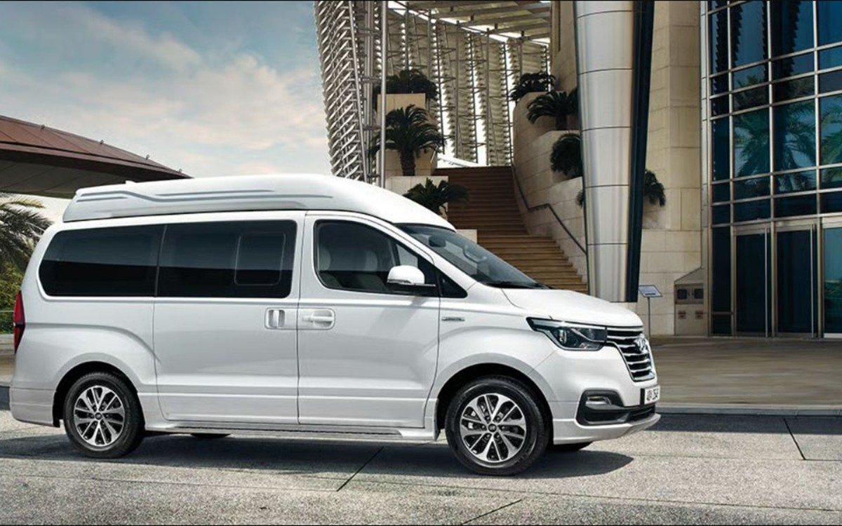 Hyundai Starex for Singapore to Johor Bahru private transfer